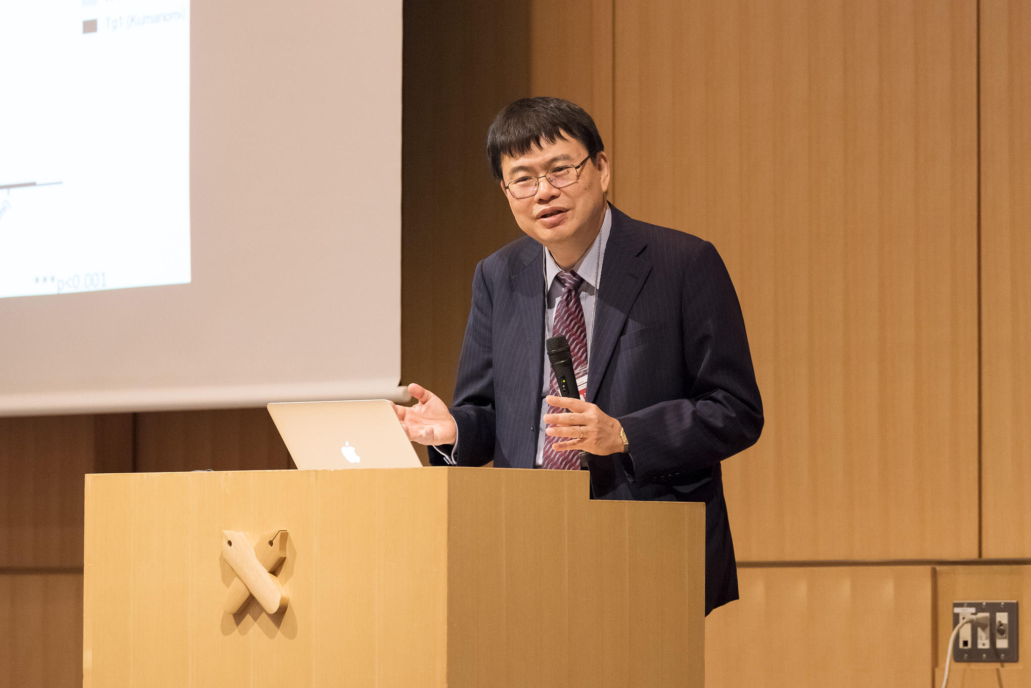 医学部生理学教室・岡野栄之教授による特別講演『幹細胞技術を用いた中枢神経系の再生医療と病態・創薬研究』